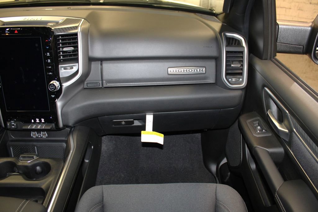 New 2026 RAM 1500 4x4 Crew Cab image 32