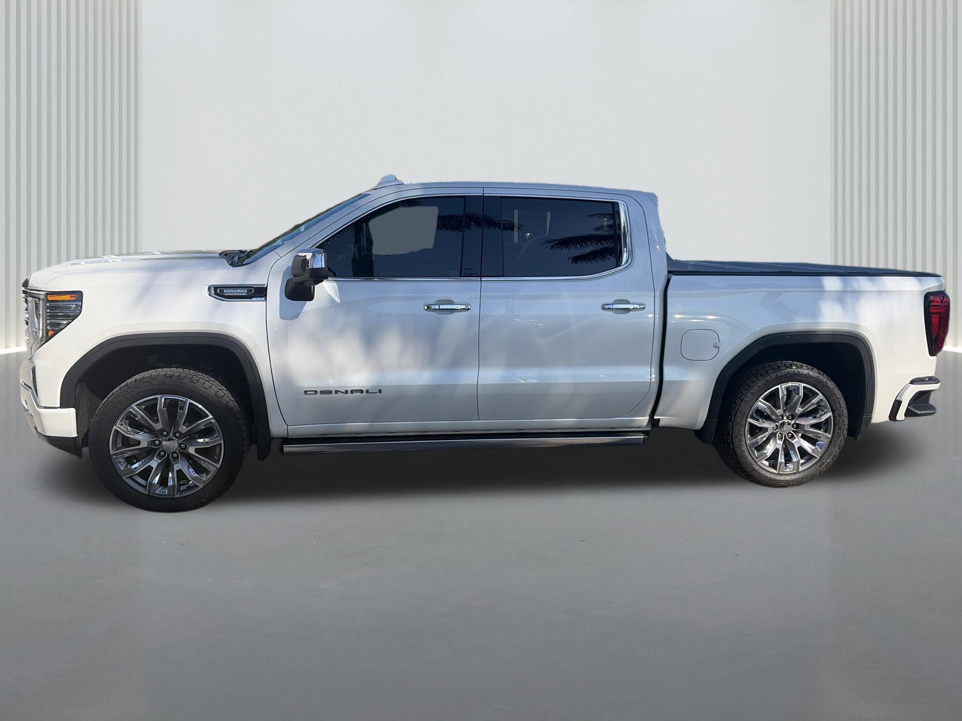 Used 2023 GMC Sierra 1500 Denali w/ Denali Reserve Package AWD/4WD image 2