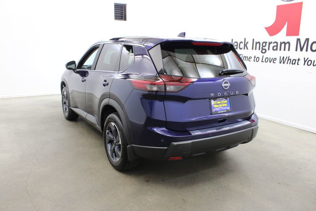 Used 2026 Nissan Rogue SV FWD image 3