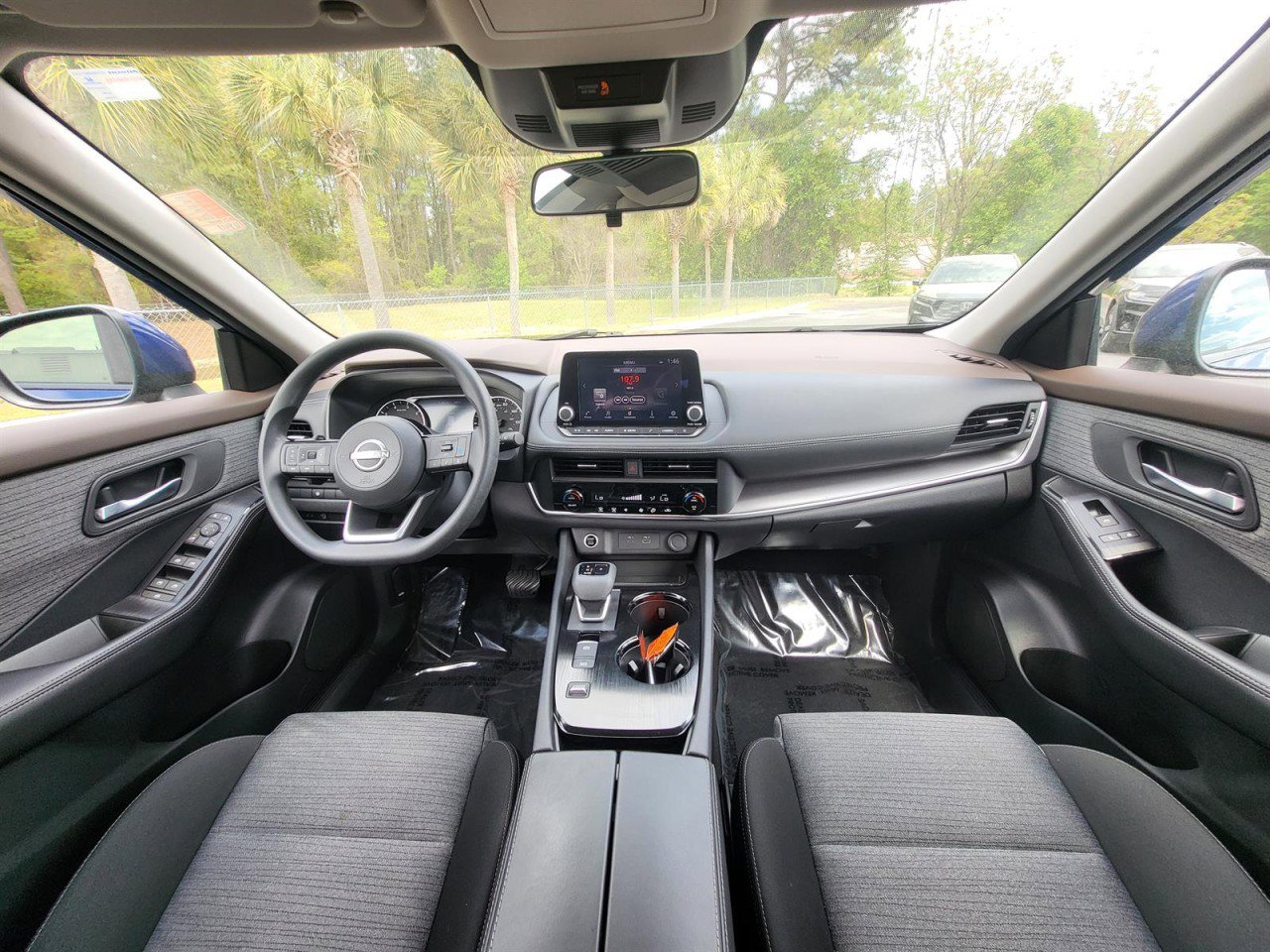 Used 2023 Nissan Rogue SV image 14