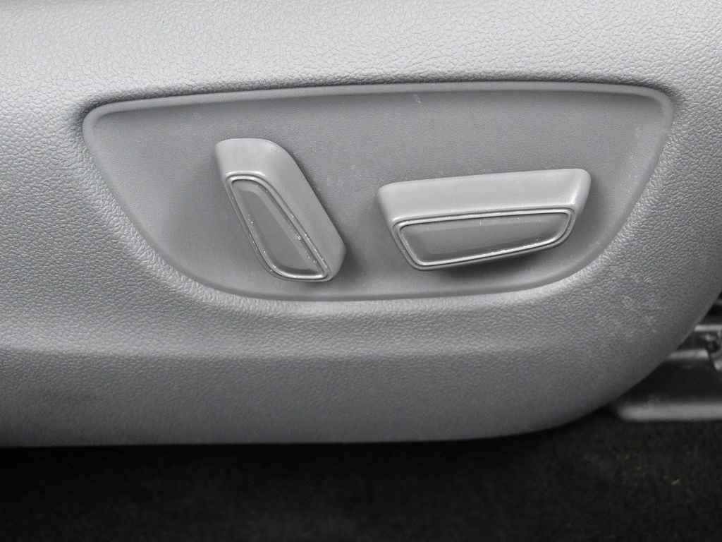 Used 2021 Toyota Highlander XLE image 36