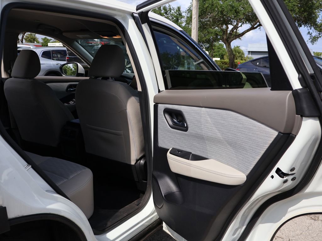 Used 2023 Nissan Rogue SV FWD image 23