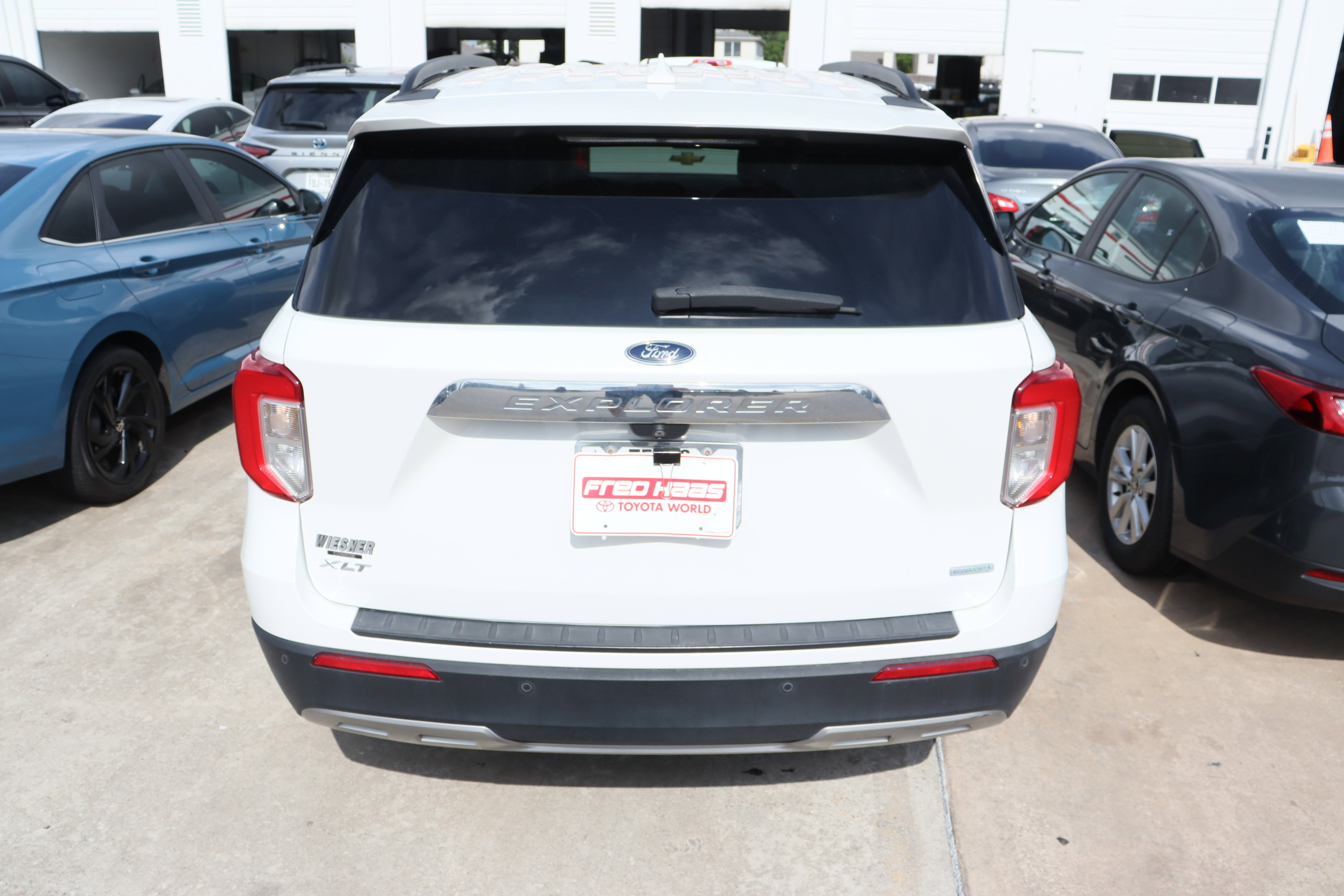 Used 2020 Ford Explorer XLT w/ Equipment Group 202A image 8