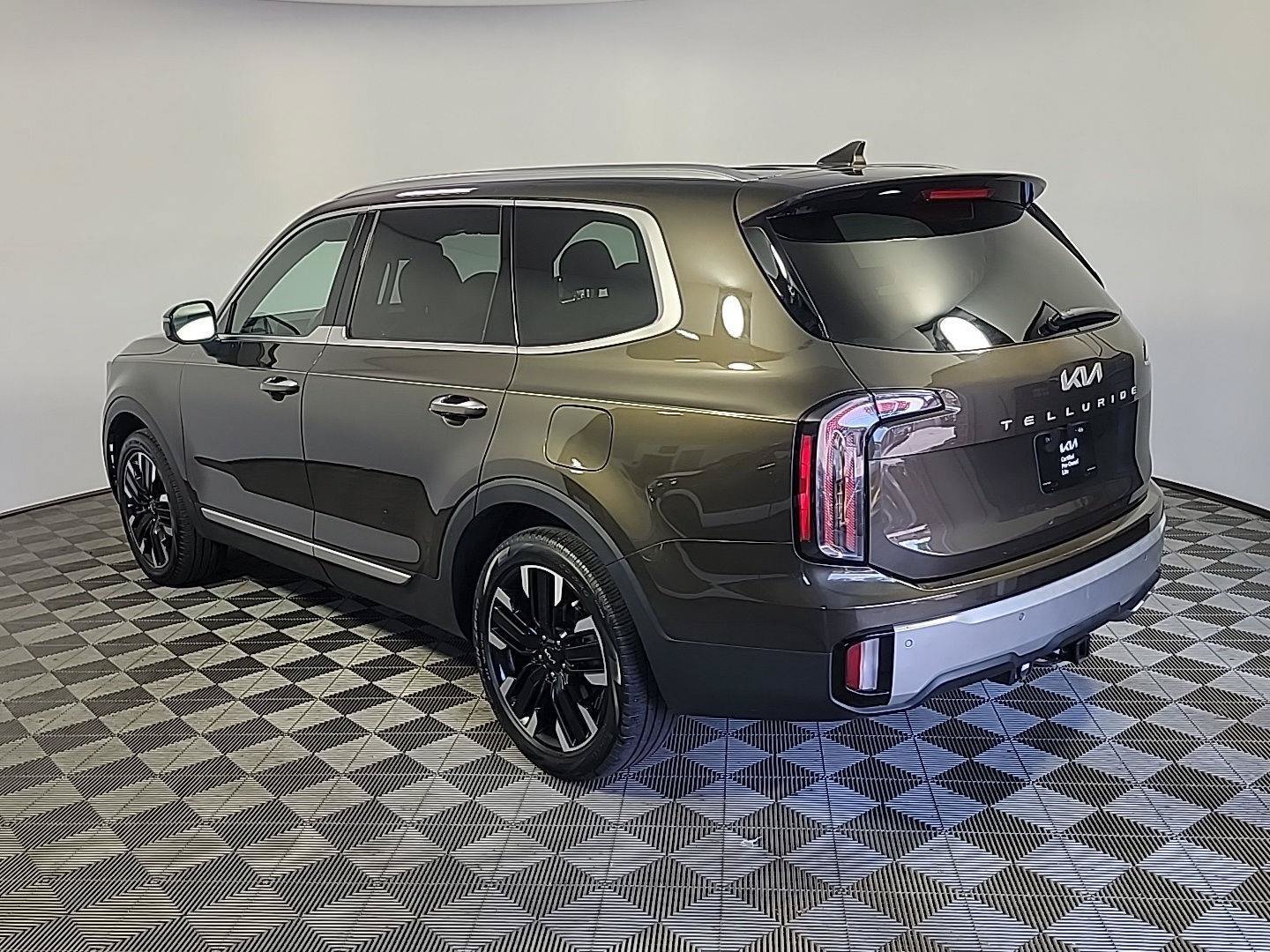 Certified 2024 Kia Telluride SX w/ Towing Package FWD image 8