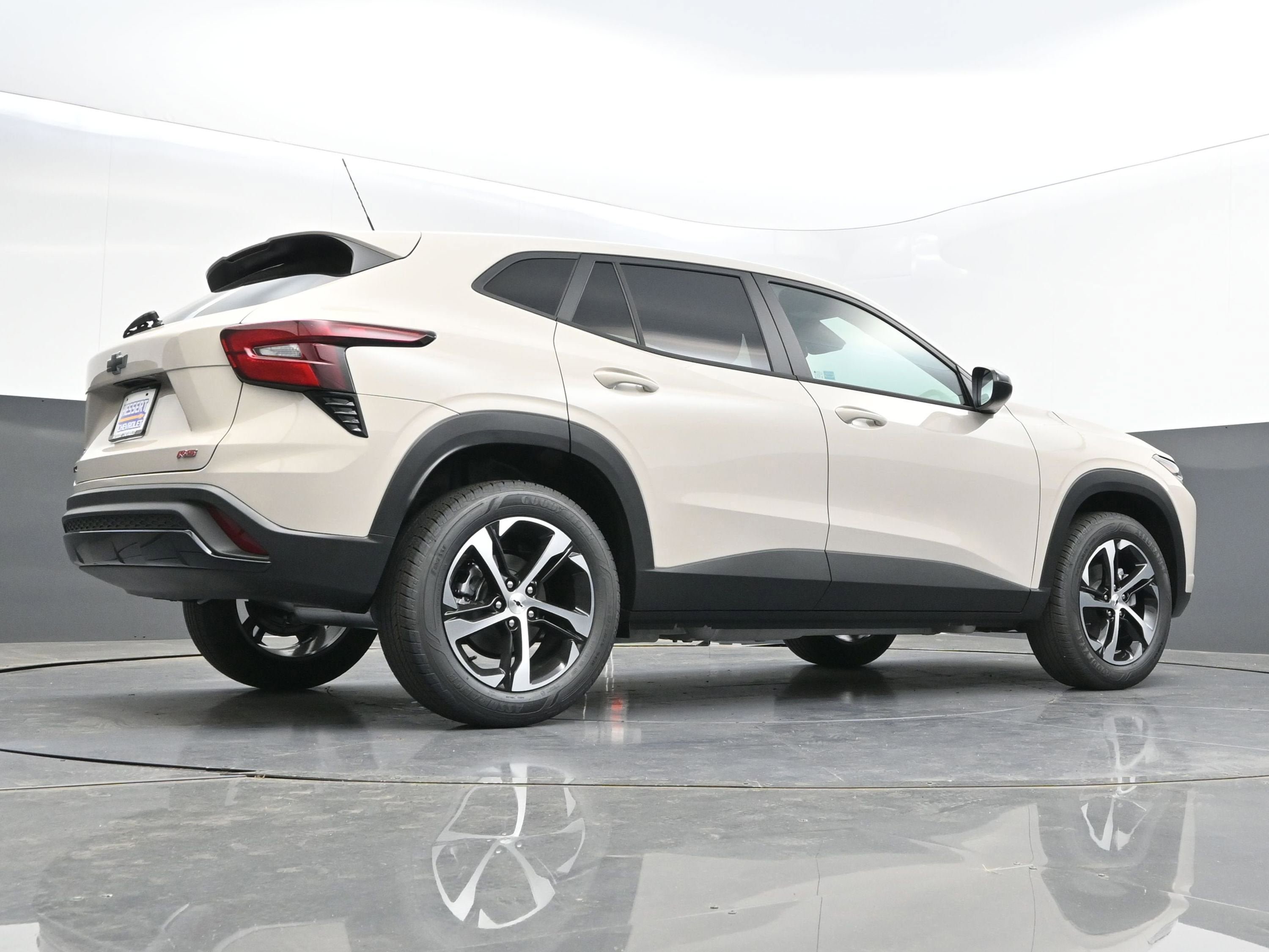 New 2026 Chevrolet Trax RS w/ Sunroof Package FWD image 37