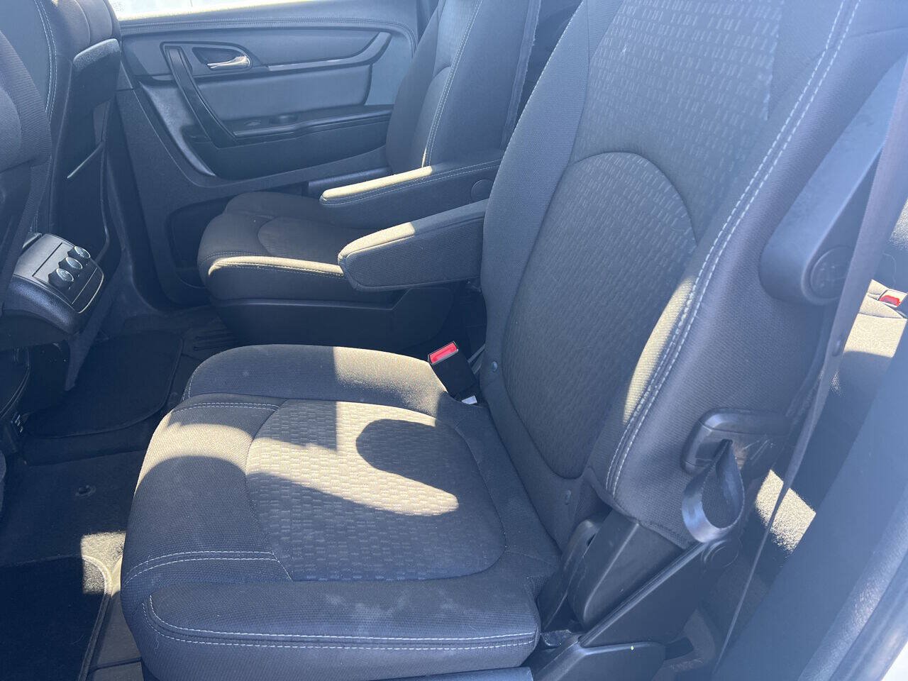 Used 2015 GMC Acadia SLE AWD/4WD image 36