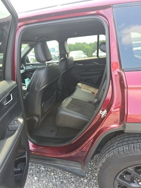 Used 2024 Jeep Grand Cherokee Altitude AWD/4WD image 10