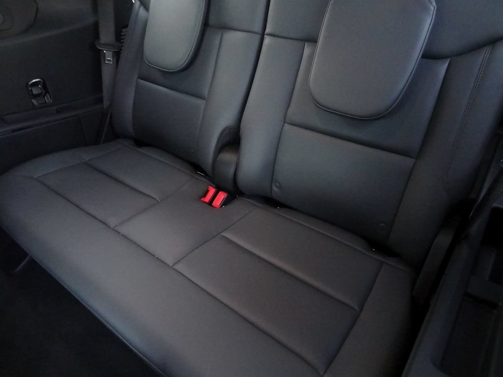 Used 2026 Ford Explorer Active w/ Active Comfort Package AWD/4WD image 9