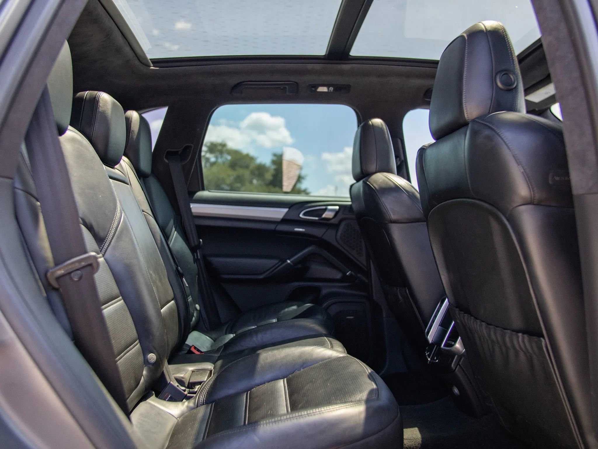 Used 2015 Porsche Cayenne Turbo AWD/4WD image 33