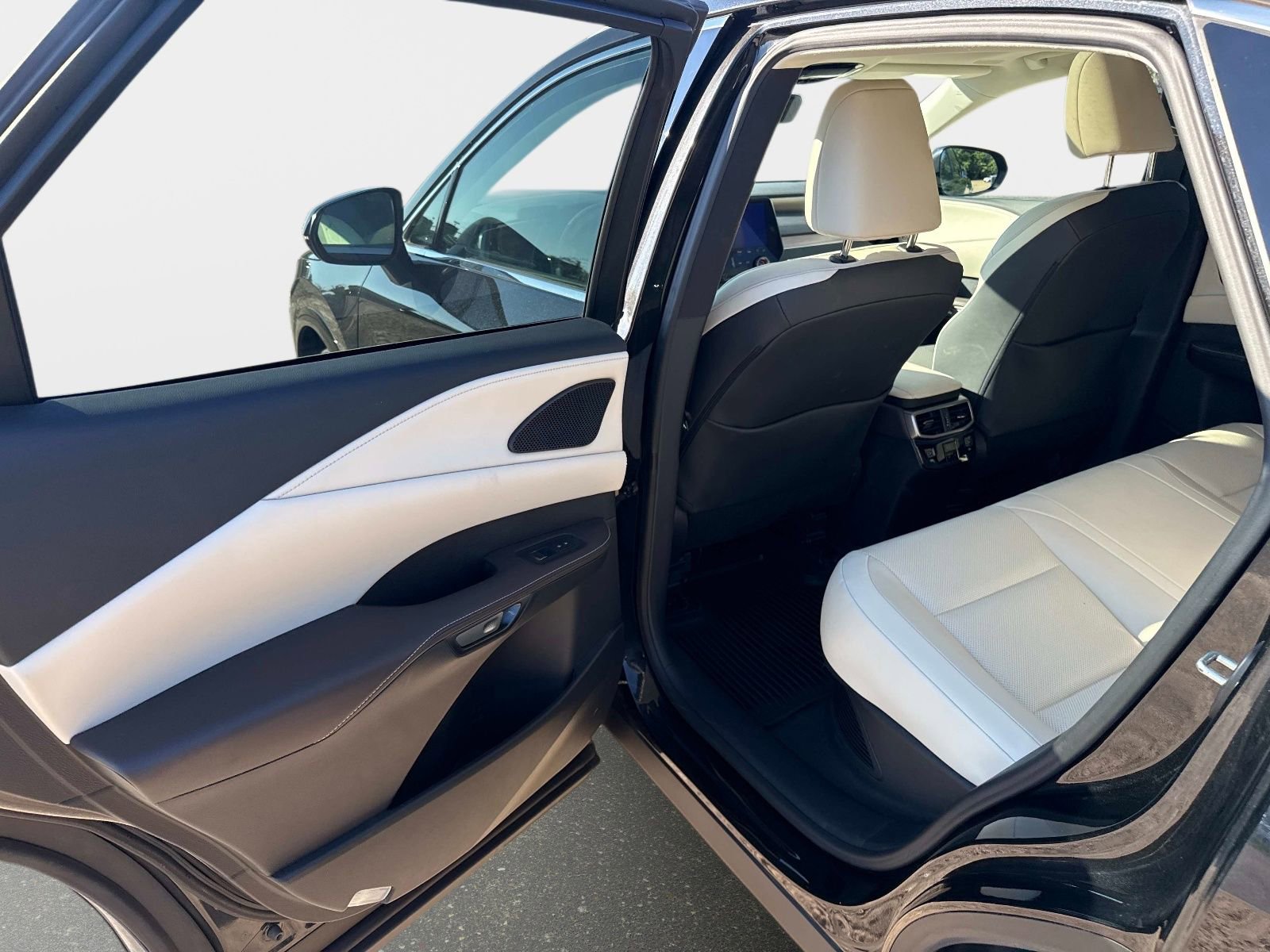 Used 2024 Lexus RX 350h w/ Accessory Package (P1) AWD/4WD image 10