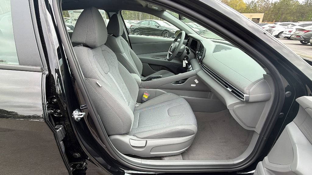 New 2026 Hyundai Elantra SE image 13