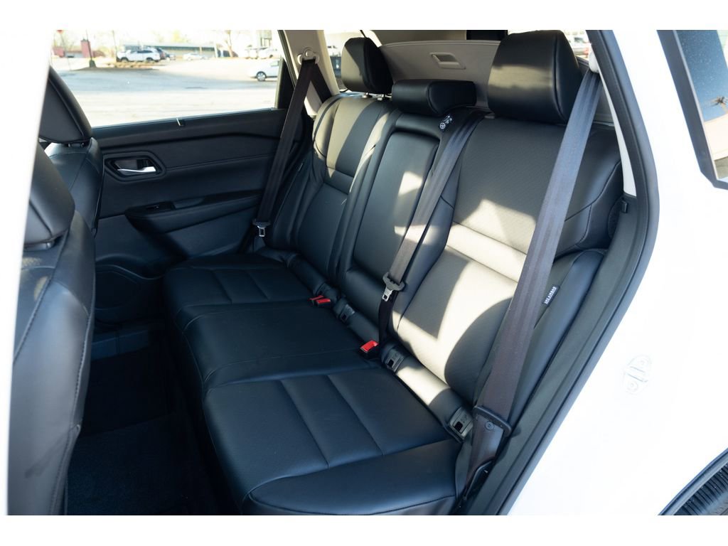 Used 2025 Nissan Rogue SV w/ SV Premium Package image 12