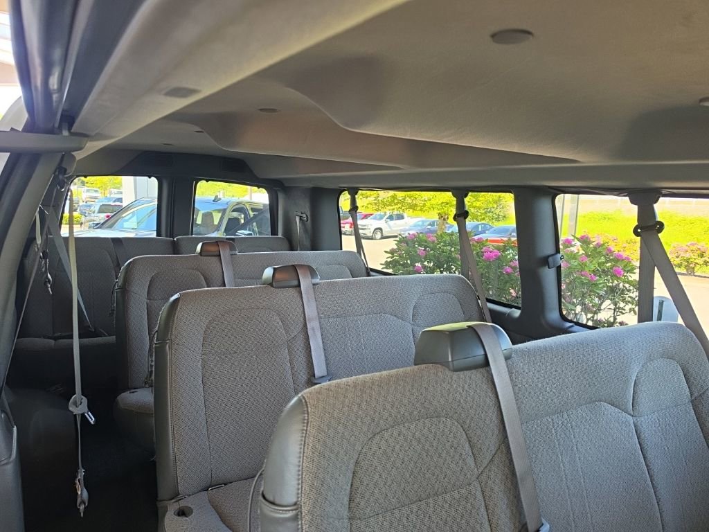 Used 2025 Chevrolet Express 3500 LT w/ LT Preferred Equipment Group RWD image 6