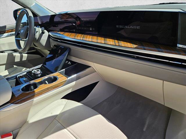 Used 2025 Cadillac Escalade Premium Luxury Platinum w/ LPO, Floor Liner Package AWD/4WD image 23
