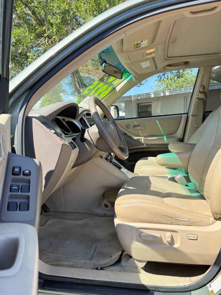 Used 2006 Toyota Highlander 4WD V6 w/ 3rd Row image 13