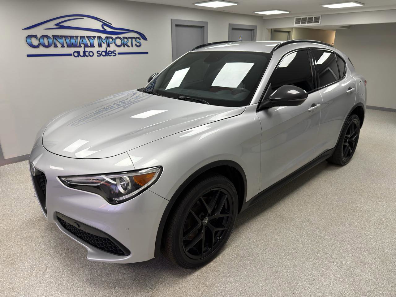 Used 2019 Alfa Romeo Stelvio Ti Sport w/ Quick Order Package 22S Sport AWD/4WD image 2