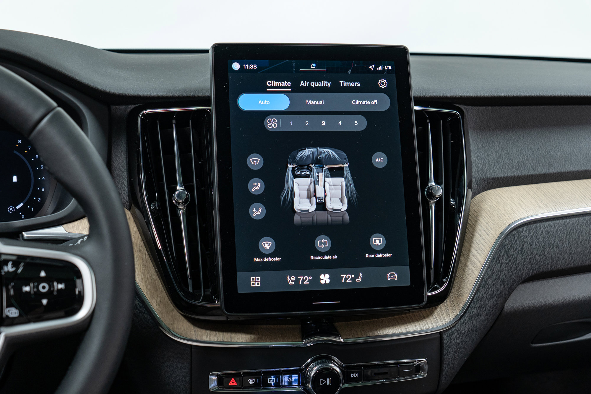 New 2026 Volvo XC60 B5 Plus w/ Climate Package image 19