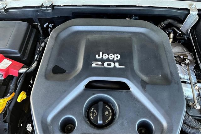 Used 2022 Jeep Wrangler Unlimited Sahara w/ Cold Weather Group AWD/4WD image 31