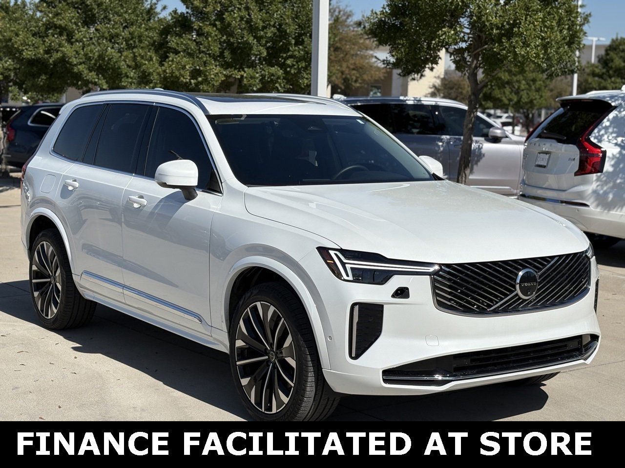 Certified 2025 Volvo XC90 B6 Plus image 5