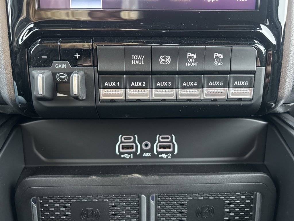 New 2026 RAM 3500 Big Horn AWD/4WD image 24