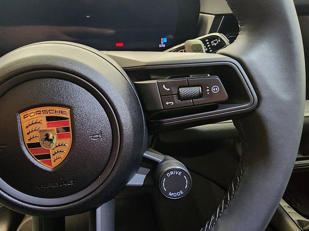 Certified 2025 Porsche Cayenne image 10