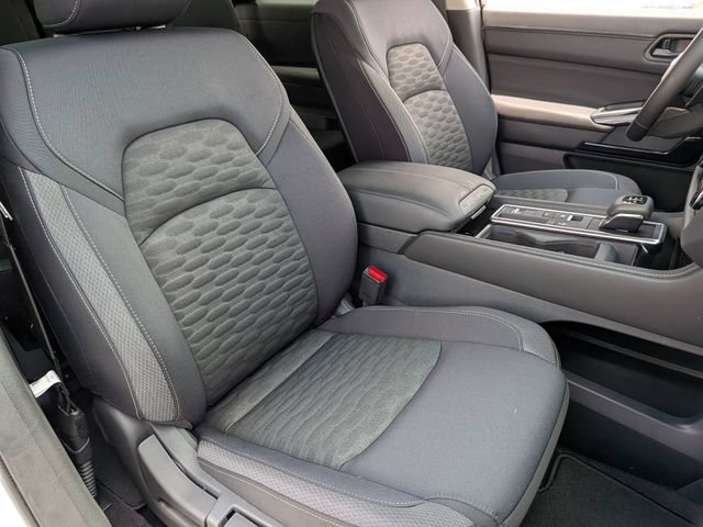 Used 2026 Nissan Pathfinder SV w/ SV Premium Package FWD image 32