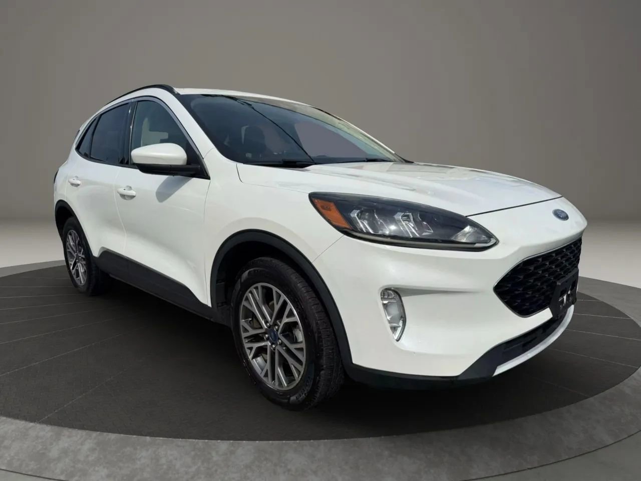 Used 2020 Ford Escape SEL image 3