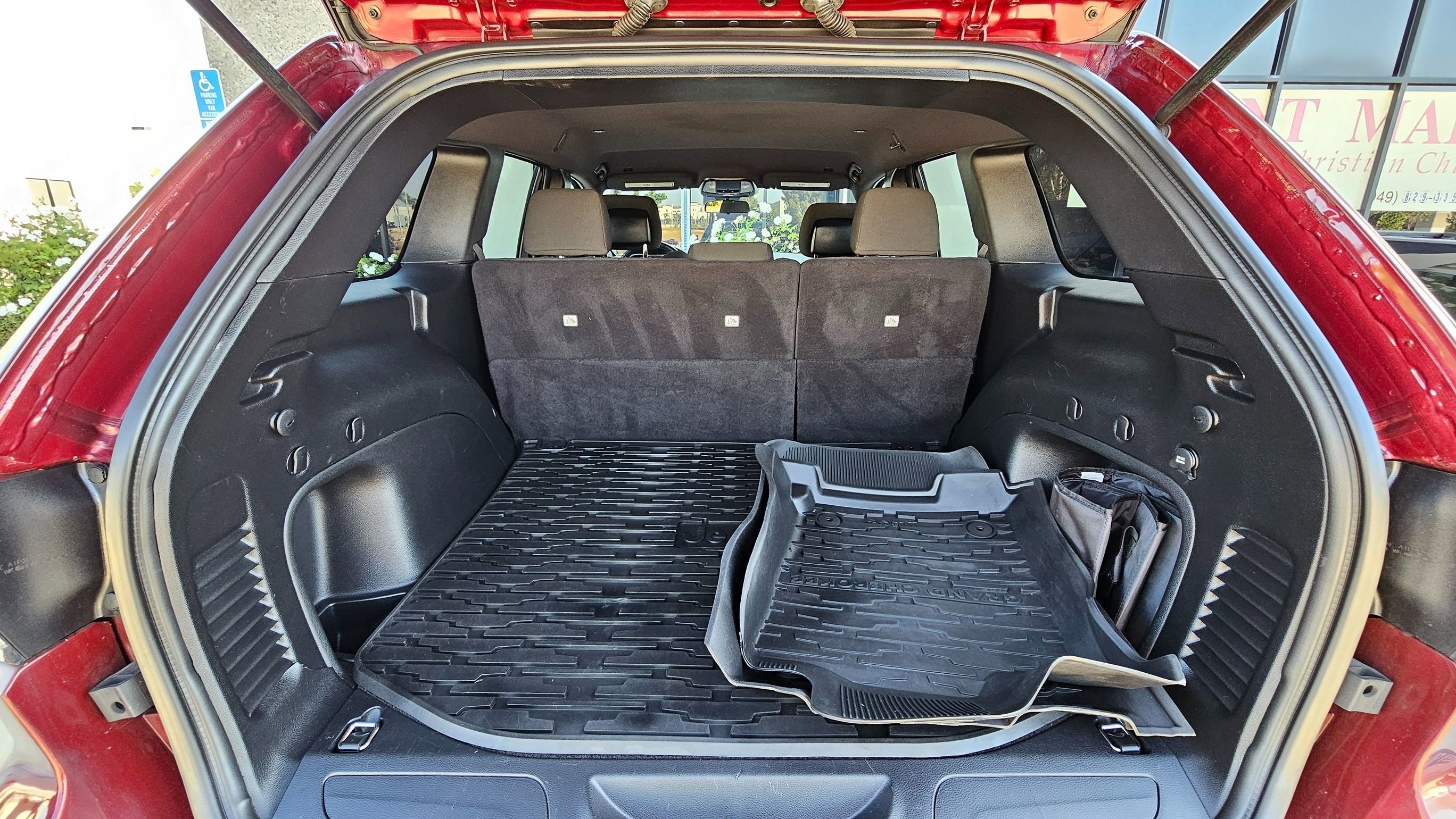 Used 2021 Jeep Grand Cherokee Laredo RWD image 24