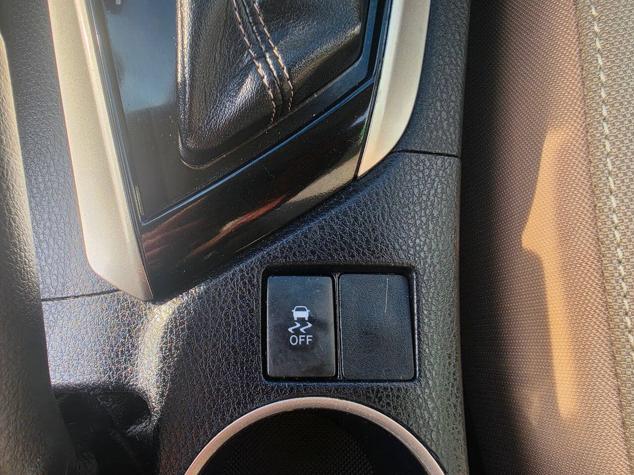 Used 2014 Toyota Corolla LE FWD image 36
