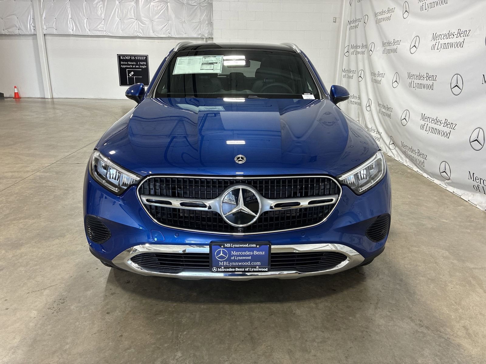 New 2025 Mercedes-Benz GLC 300 4MATIC image 2