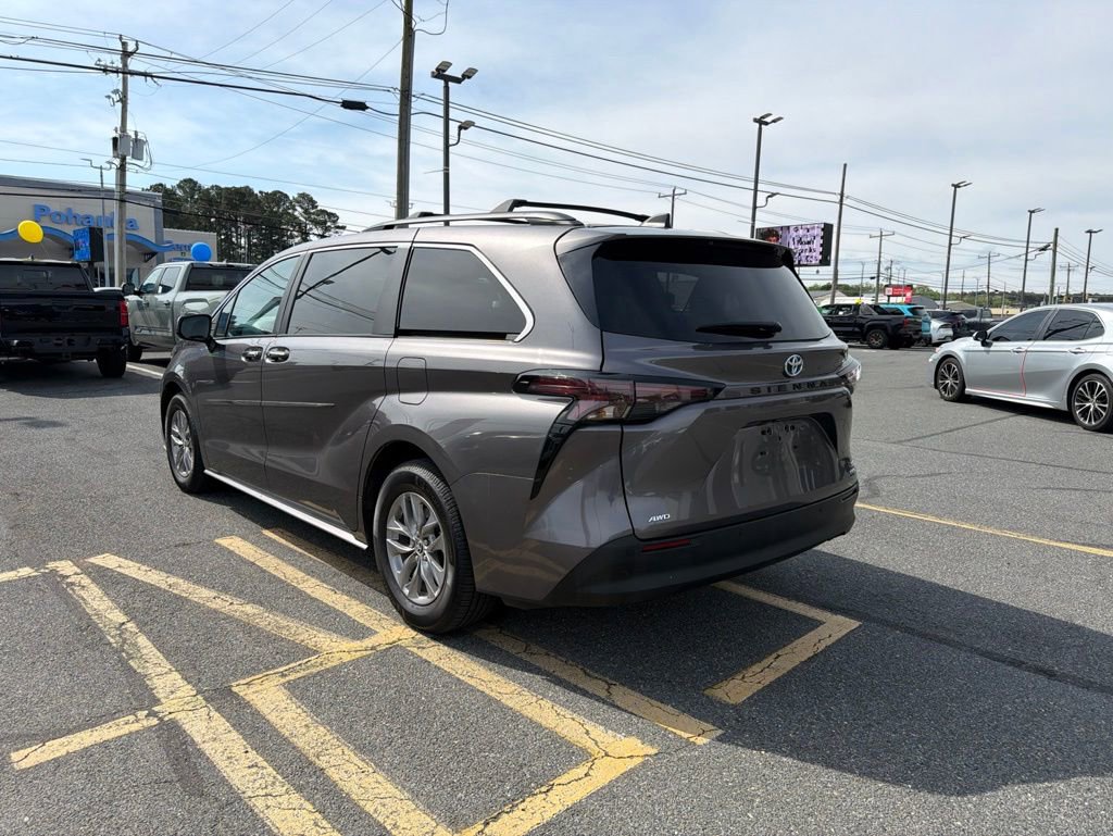 Used 2024 Toyota Sienna XLE w/ XLE Plus Package AWD/4WD image 3