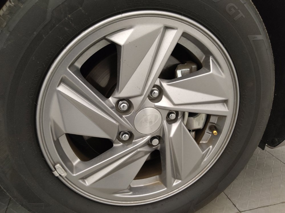 Used 2025 Hyundai Elantra SE FWD image 31