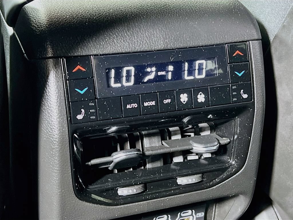 Used 2022 Jeep Grand Cherokee Overland w/ Advanced Protech Group III AWD/4WD image 24
