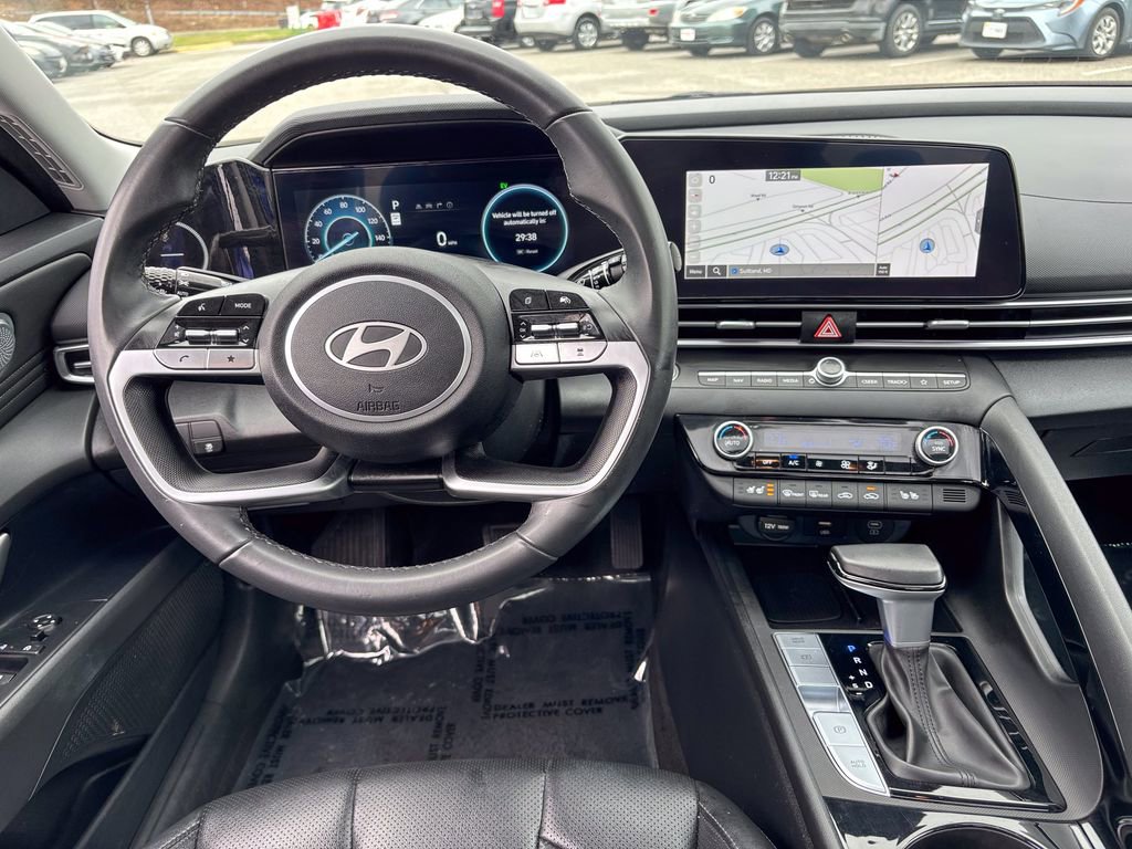 Used 2025 Hyundai Elantra Limited image 21