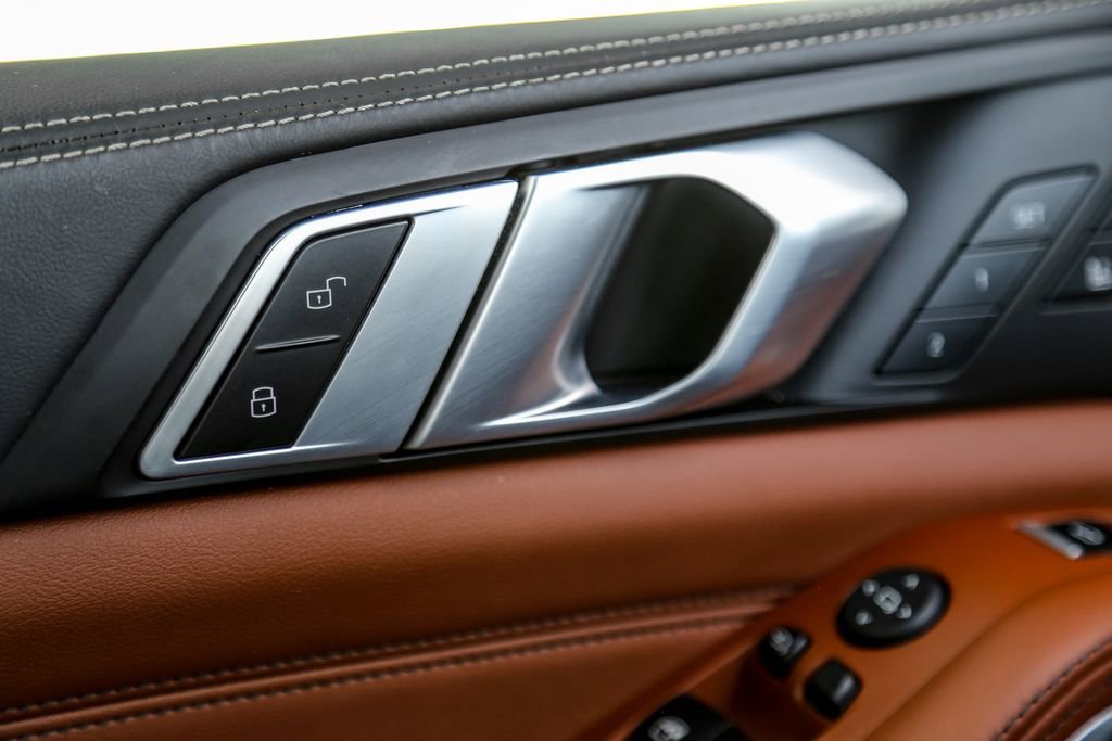Used 2025 BMW X5 M60i w/ Executive Package image 21