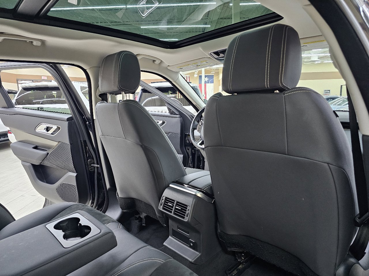 Used 2018 Land Rover Range Rover Velar image 22