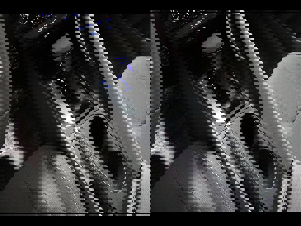 Certified 2025 Hyundai Elantra Sport image 14