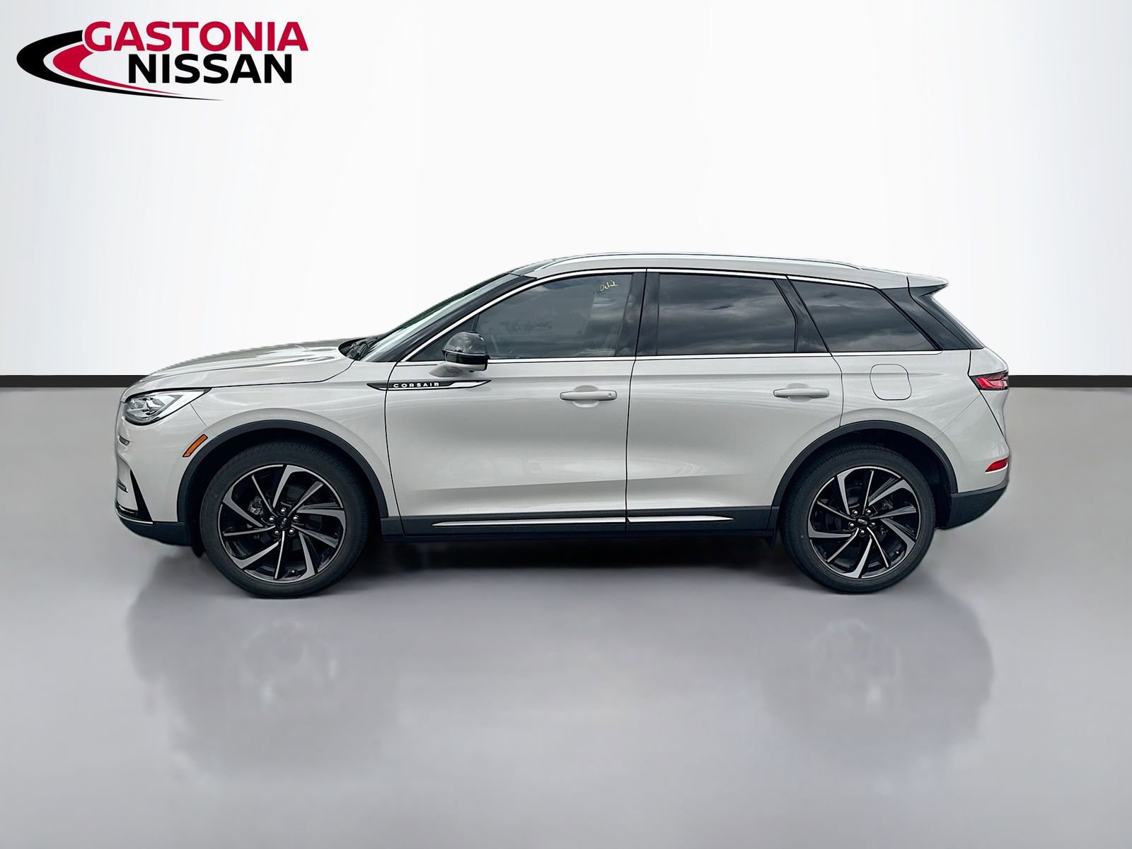 Used 2023 Lincoln Corsair Reserve w/ Equipment Group 201A FWD image 5