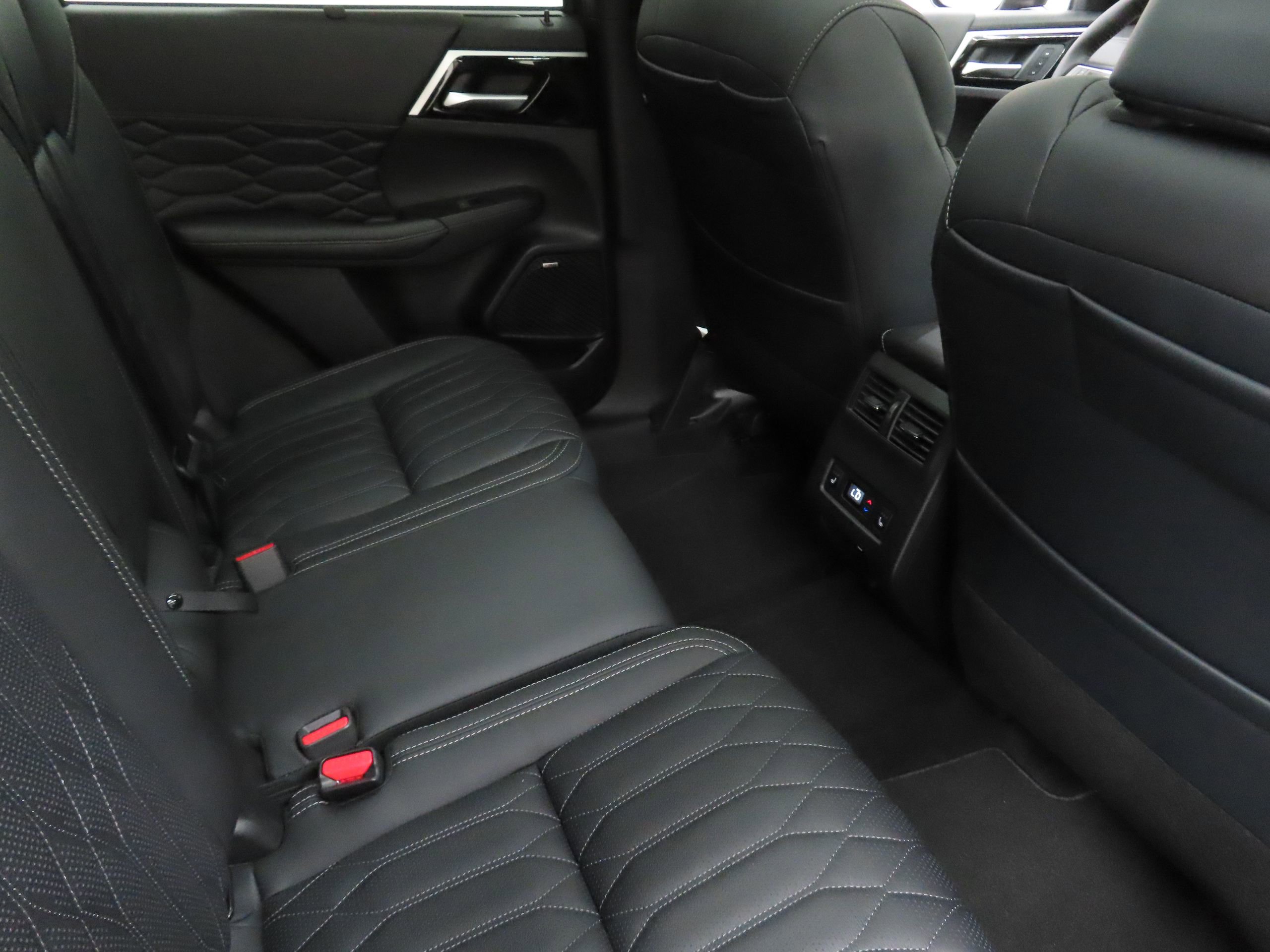 New 2026 Mitsubishi Outlander SEL image 23