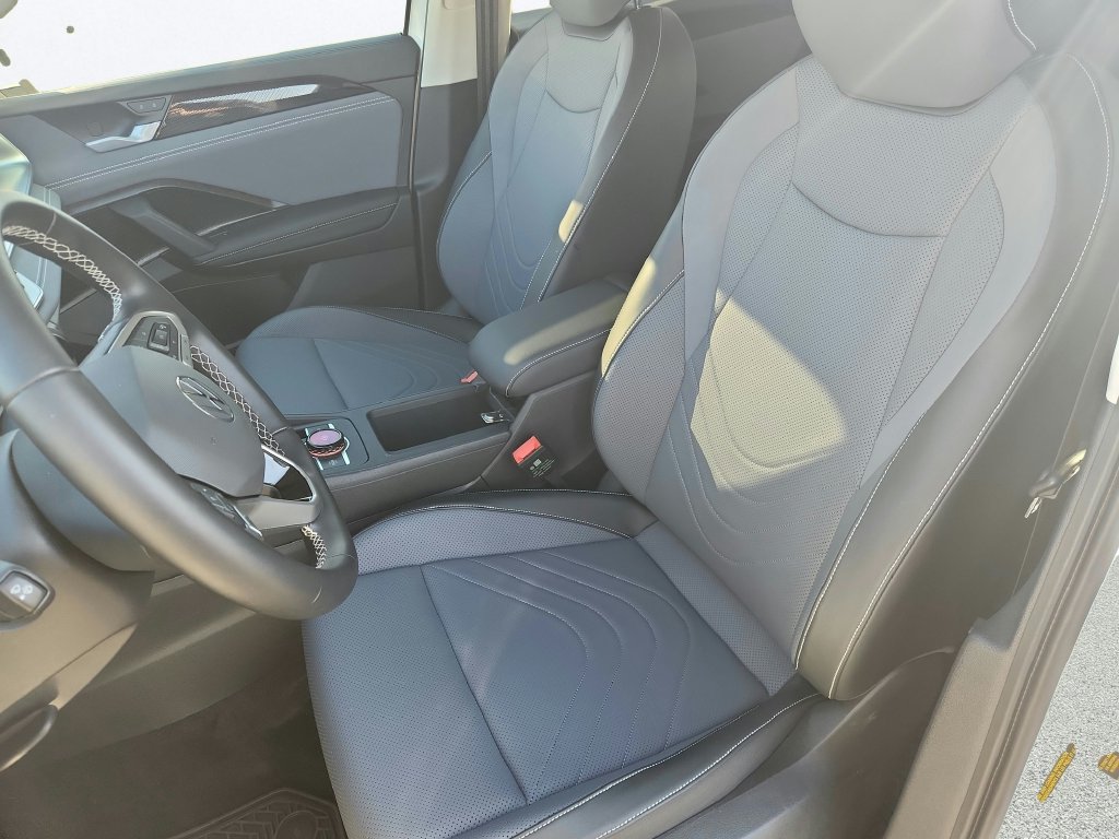 Certified 2026 Volkswagen Tiguan SE AWD/4WD image 11