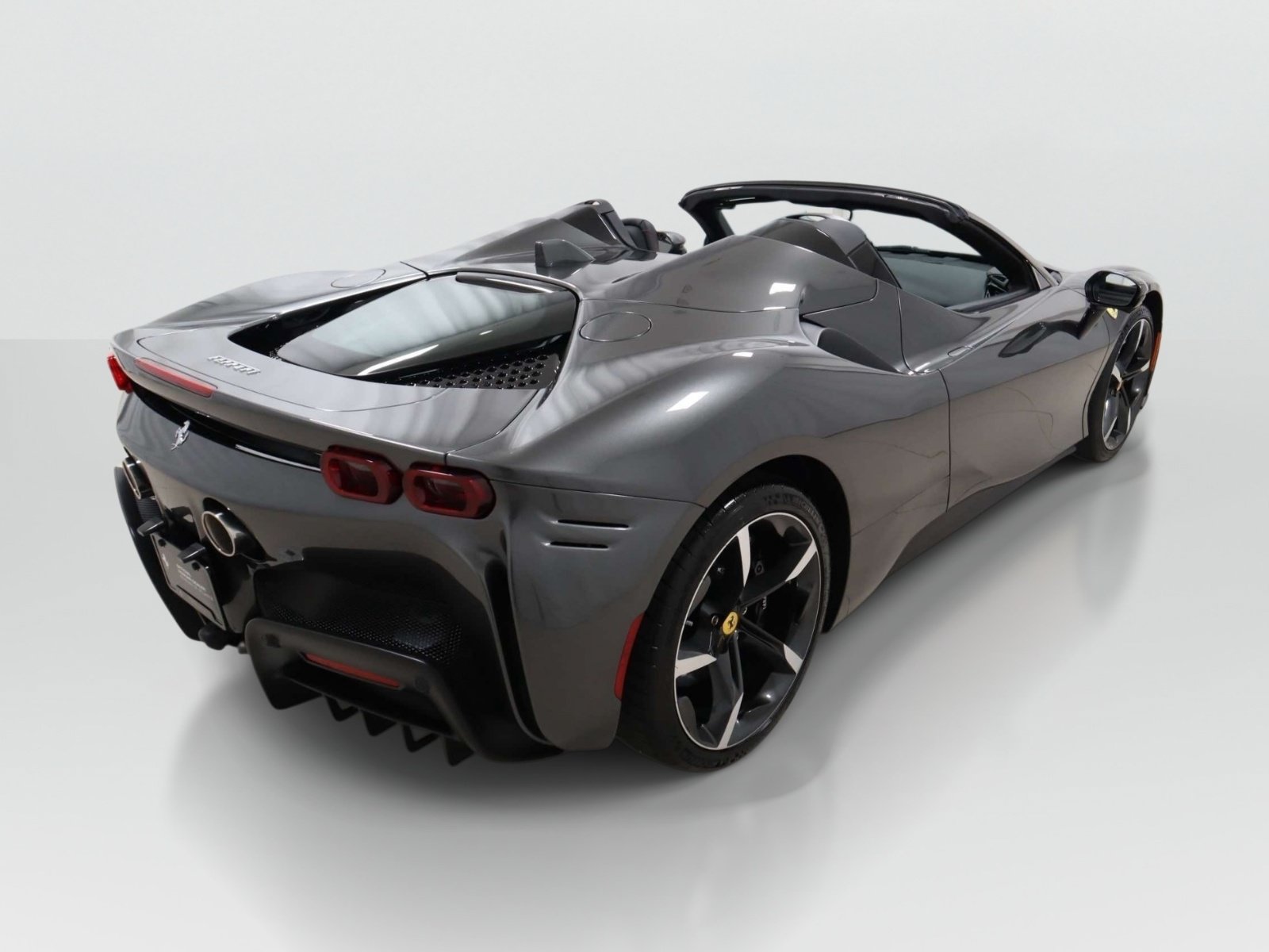Used 2025 Ferrari SF90 Spider AWD/4WD image 9