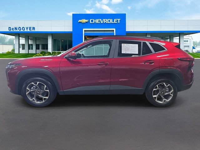 Used 2025 Chevrolet Trax LT FWD image 10