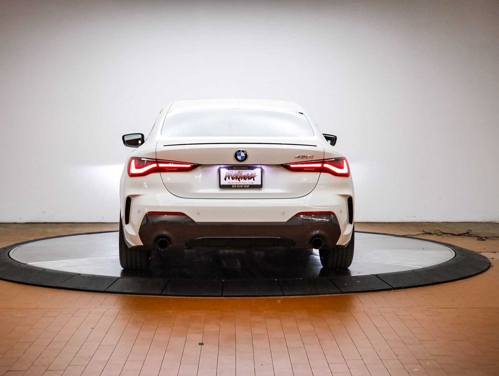 Used 2024 BMW 430i Coupe w/ M Sport Package RWD image 3