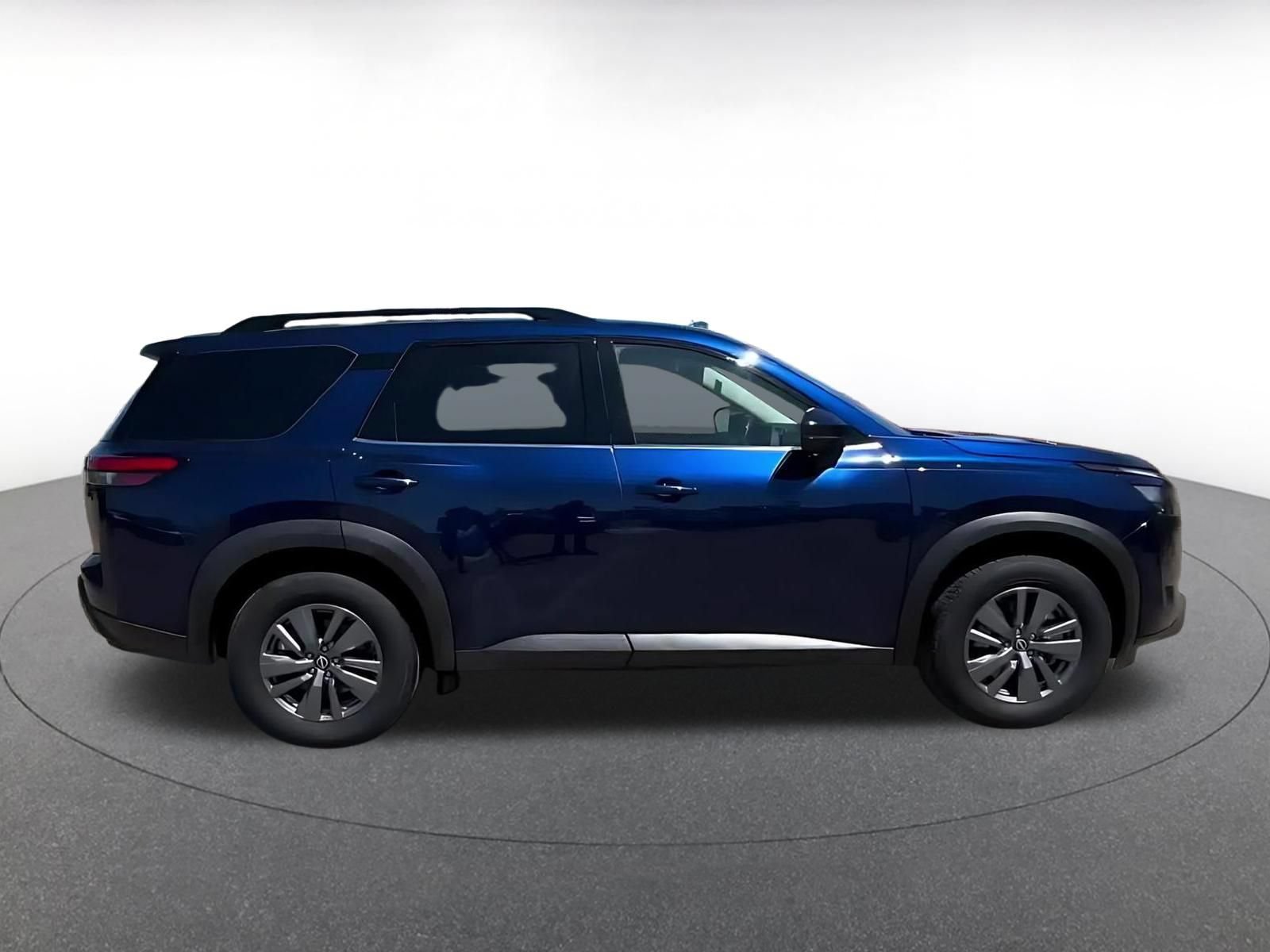 Used 2025 Nissan Pathfinder SV FWD image 15