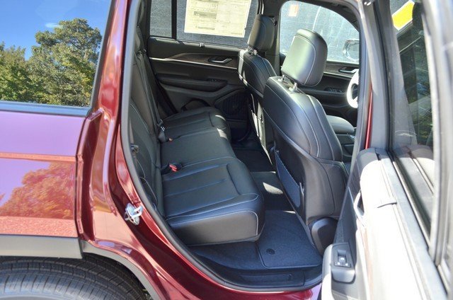 New 2025 Jeep Grand Cherokee Limited w/ Luxury Tech Group II image 33