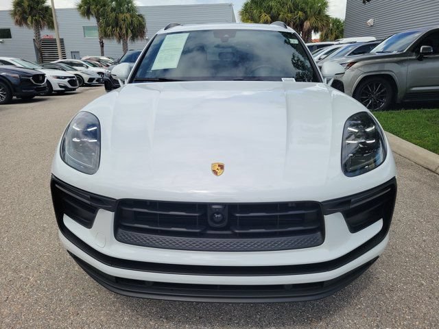 Used 2024 Porsche Macan AWD/4WD image 3