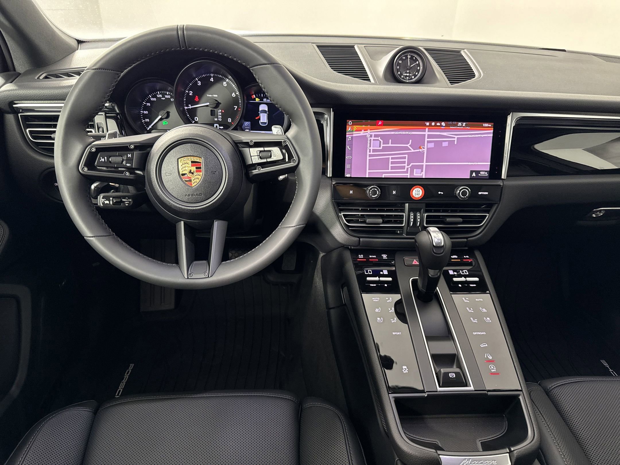 Certified 2025 Porsche Macan image 27