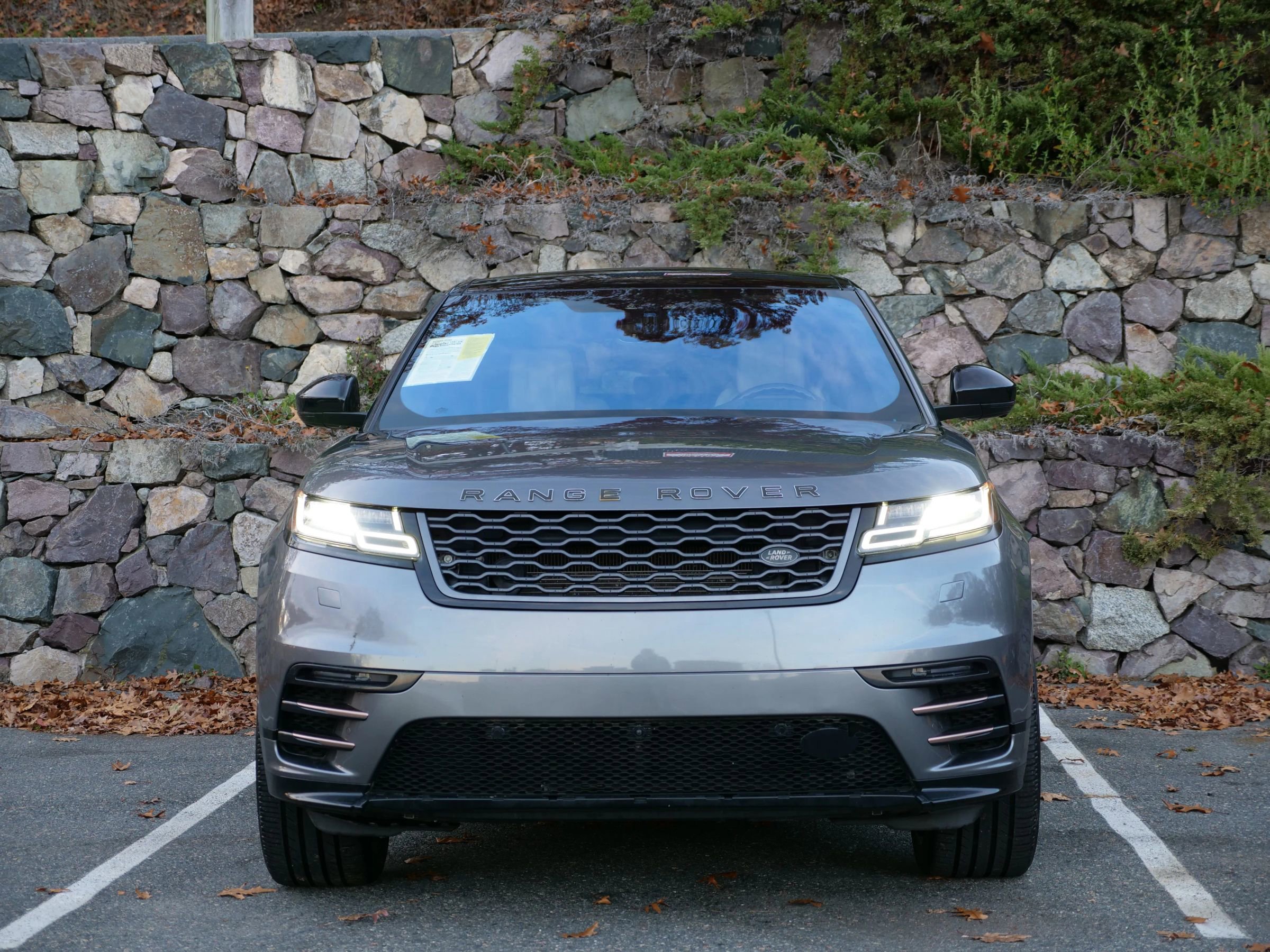 Used 2018 Land Rover Range Rover Velar R-Dynamic HSE image 3