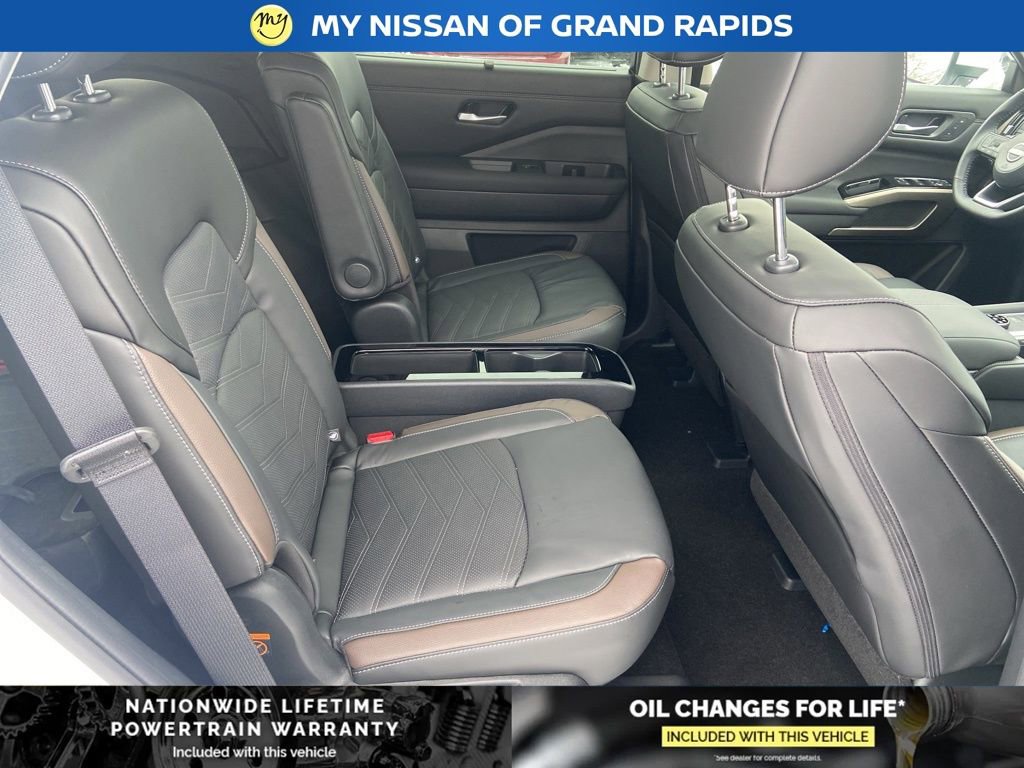 New 2025 Nissan Pathfinder Platinum image 21