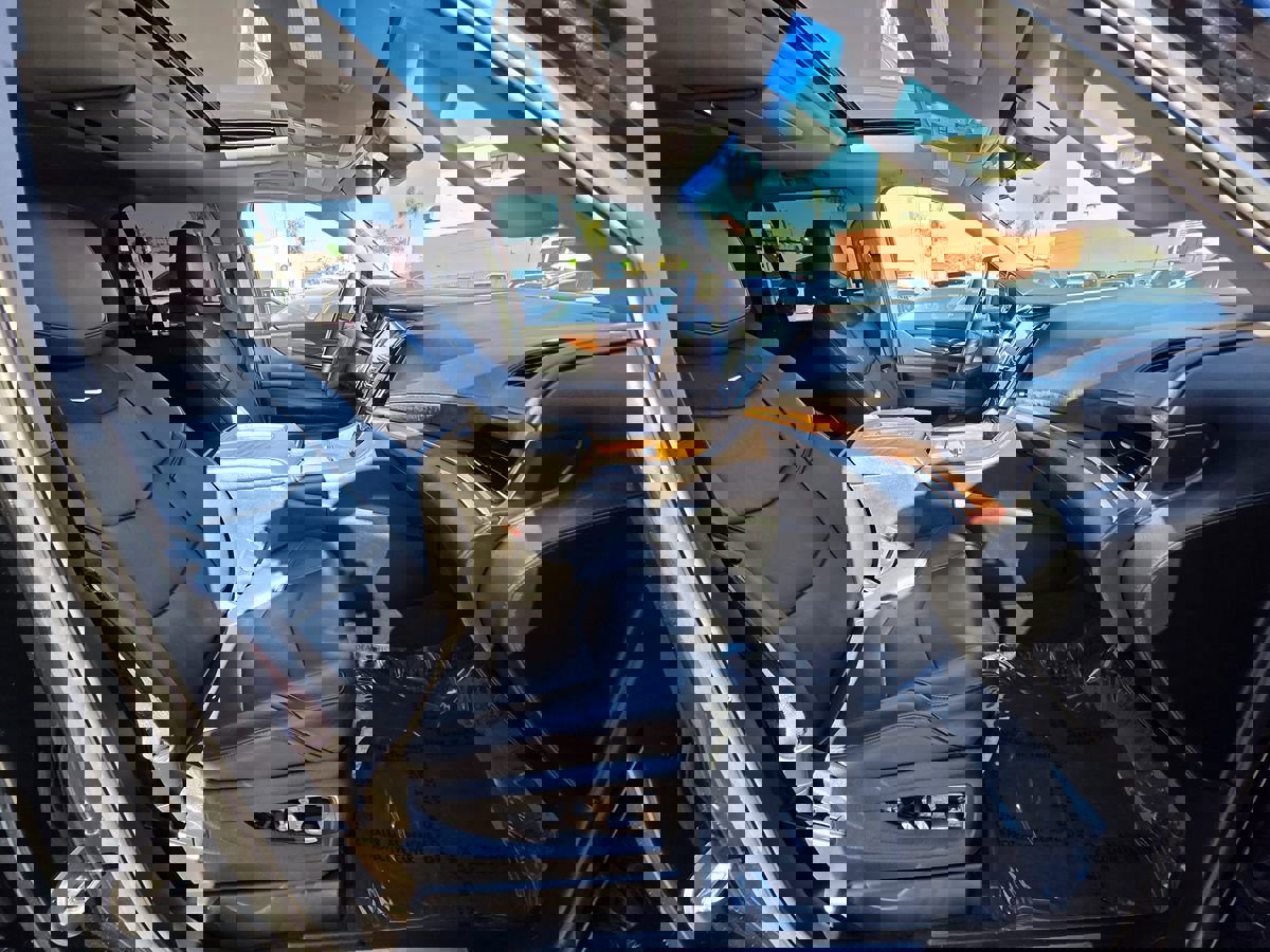 Used 2017 Cadillac Escalade Luxury image 10